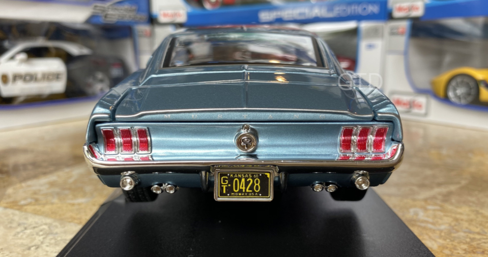 Official 1968 Ford Mustang GT Cobra Jet Maisto 1:18 Scale Diecast Metal Model Car