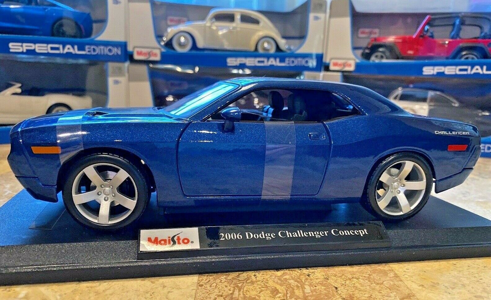 2006 Dodge Challenger Hemi Concept Blue Maisto 1:18 Diecast Metal