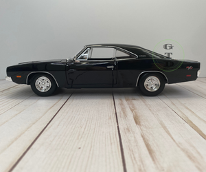 Official 1969 Dodge Charger R/T Maisto 1:18 Scale Collectible Diecast Model Car New