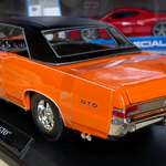 1965 Pontiac GTO Classic Orange Car Maisto 1:18 Scale Diecast Model Car